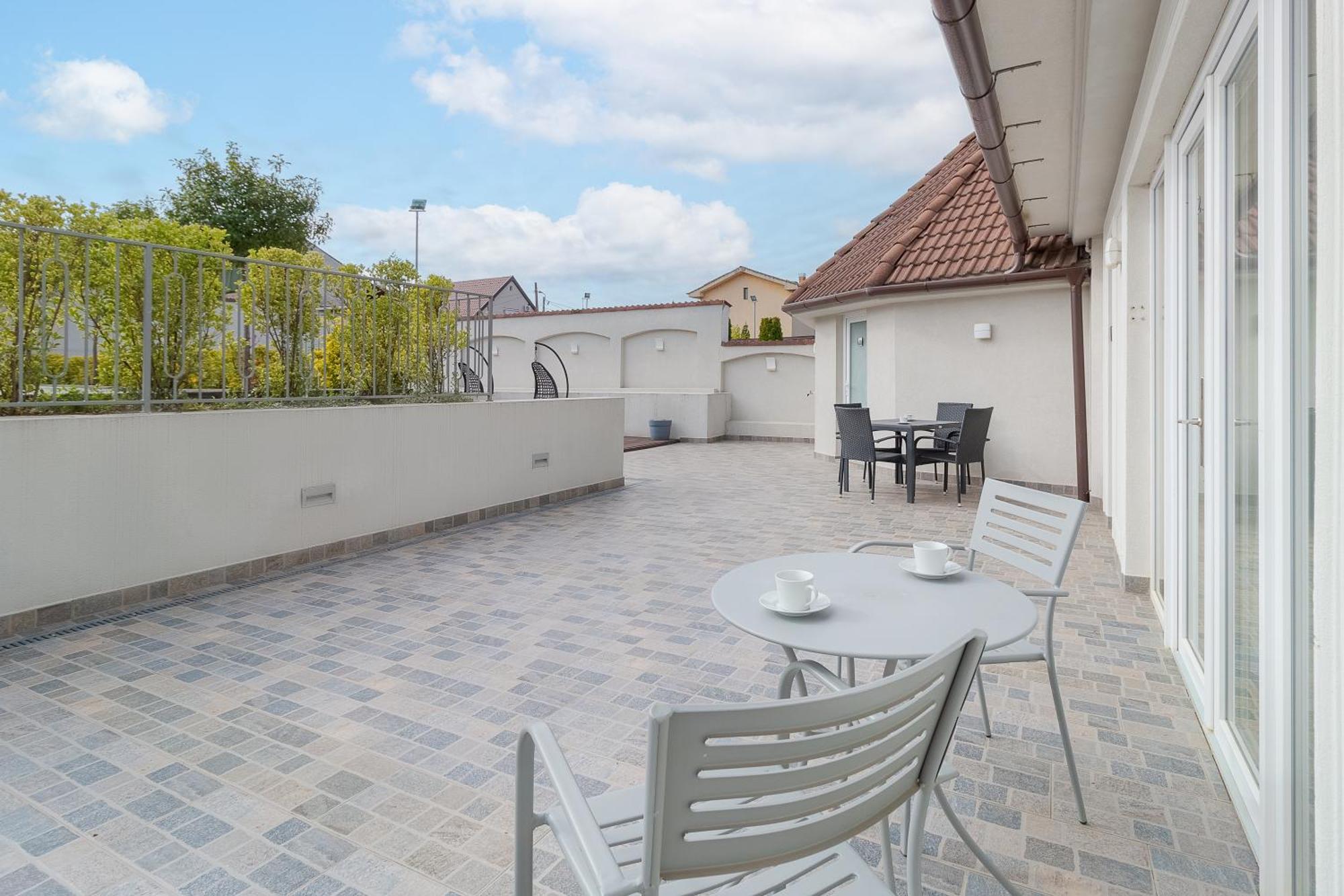 Dozsa Residence Oradea Exterior photo