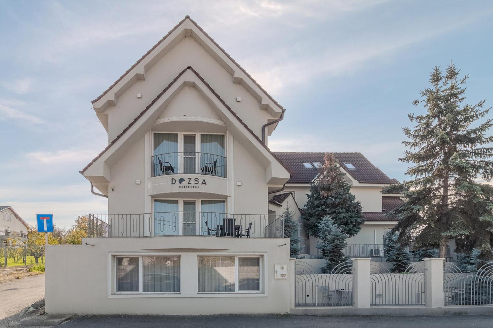 Dozsa Residence Oradea Exterior photo